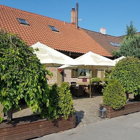 Topoľčany Barock Restaurant & Pension מראה חיצוני תמונה