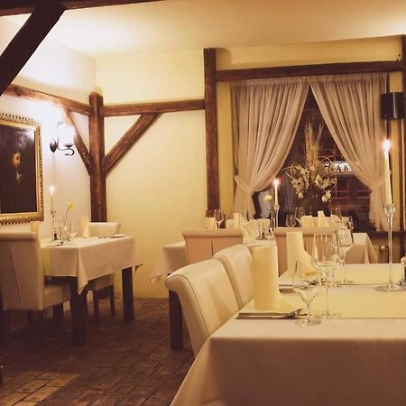 Topoľčany Barock Restaurant & Pension מראה חיצוני תמונה