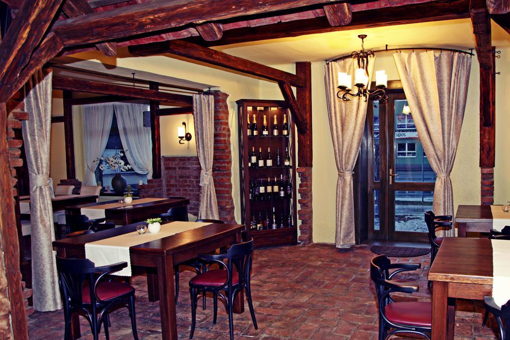 Topoľčany Barock Restaurant & Pension מראה חיצוני תמונה