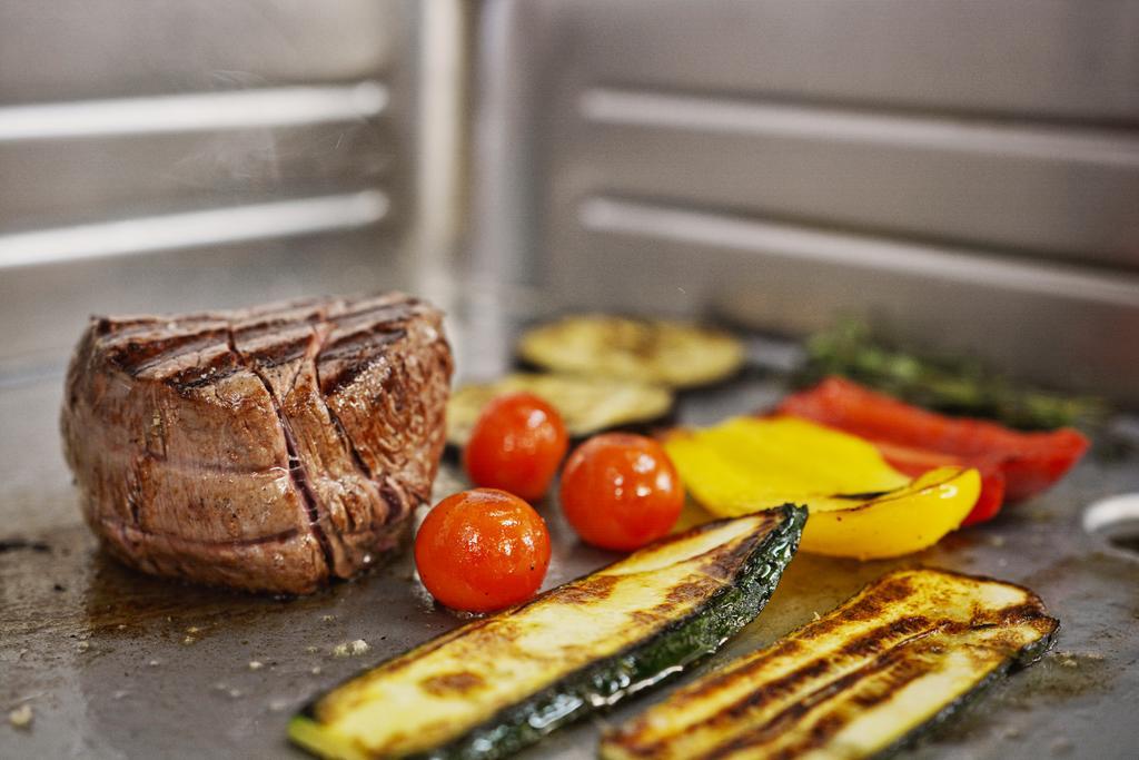 Topoľčany Barock Restaurant & Pension מראה חיצוני תמונה