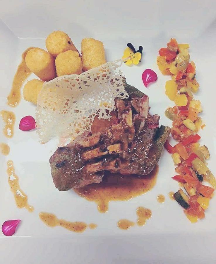 Topoľčany Barock Restaurant & Pension מראה חיצוני תמונה