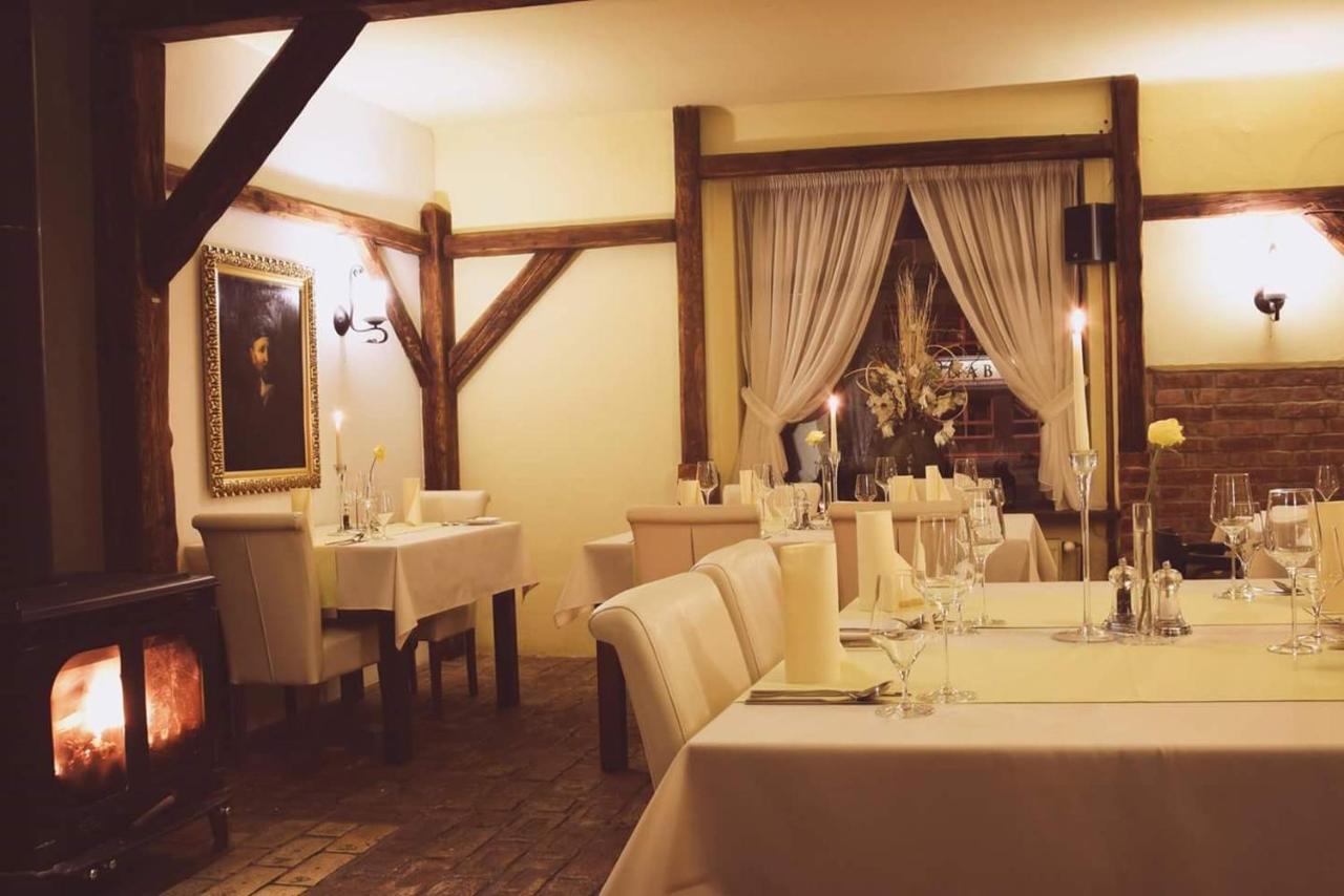 Topoľčany Barock Restaurant & Pension מראה חיצוני תמונה